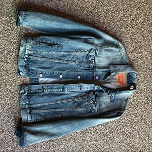 Men’s Levi Jean Jacket size Medium